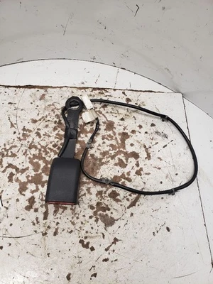 Cinto de segurança dianteiro direito usado serve para frente: 2018 Nissan Versa balde fivela de passageiro - Imagem 1 de 4