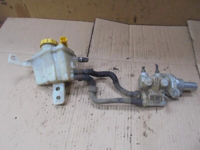 VAUXHALL COMBO 2015 2 PIPE BRAKE MASTER CYLINDER WITH RESERVOIR BOTTLE W58498 - Image 1 of 4