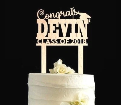 定制毕业蛋糕装饰 - 2023 级 | 木制,个性化“Congrats” — 第 1/4 张图片