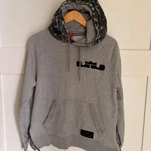 Boys Nike LeBron Athletic Sweatshirt Zip Hoodie Black Gray Size Large 8/10/12 - Picture 1 of 8
