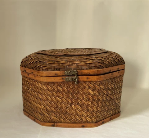 Rattan Wicker Woven Basket With Lid & Clasp Storage Cover