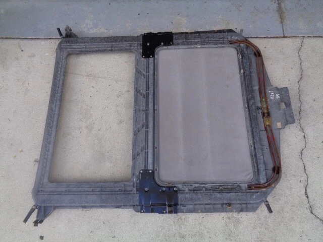 BMW 525i E34 1989 marco de montaje de techo corredizo con cubierta de elevación deslizante y pantalla OEM Foto 1 de 4