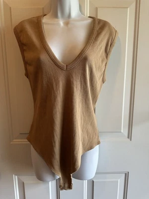NUEVO CON ETIQUETAS Mujer Talla L Grande ~ Marrón Cuello en V Acanalado Sin Mangas Tanque Body Camisa Foto 1 de 4