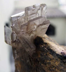 BARYT DURCHSICHTIGE FEINE KRISTALLCLUSTER auf MATRIX aus PERU............CERRO WAYRIHUM - Bild 1 von 12