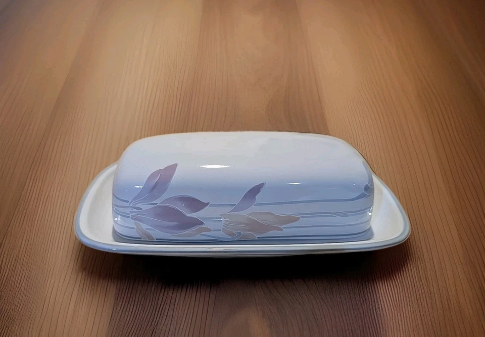 Набор фарфоровых масляных тарелок с крышкой и подносом Studio Nova Tender Bloom Y2325 Таиланд - Изображение 1 из 4