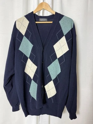 Suéter De Colección JAEGER Para Hombres Grande Azul Marino Argyle Cárdigan Lana de Cordero Bolsillo Lana Preppy Foto 1 de 4