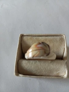 Koralle geschnitzter Ring Gr. US 4 1/2 - Bild 1 von 2