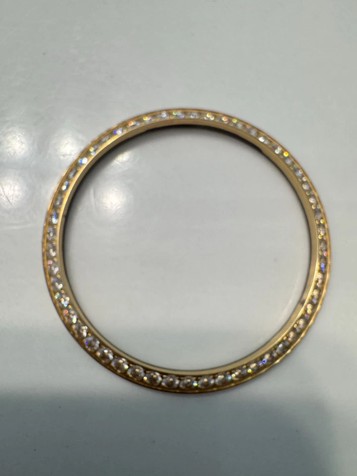 劳力士 1.25 克拉 36 毫米日期/日期 18K 黄金定制钻石表圈 — 第 1/1 张图片