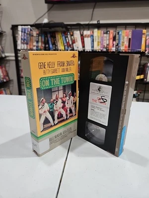 On the Town (VHS) Gene Kelly Frank Sinatra 🇺🇸 BUY 5 GET 5 FREE 📀 FREE SHIPPIN - Image 1 of 3