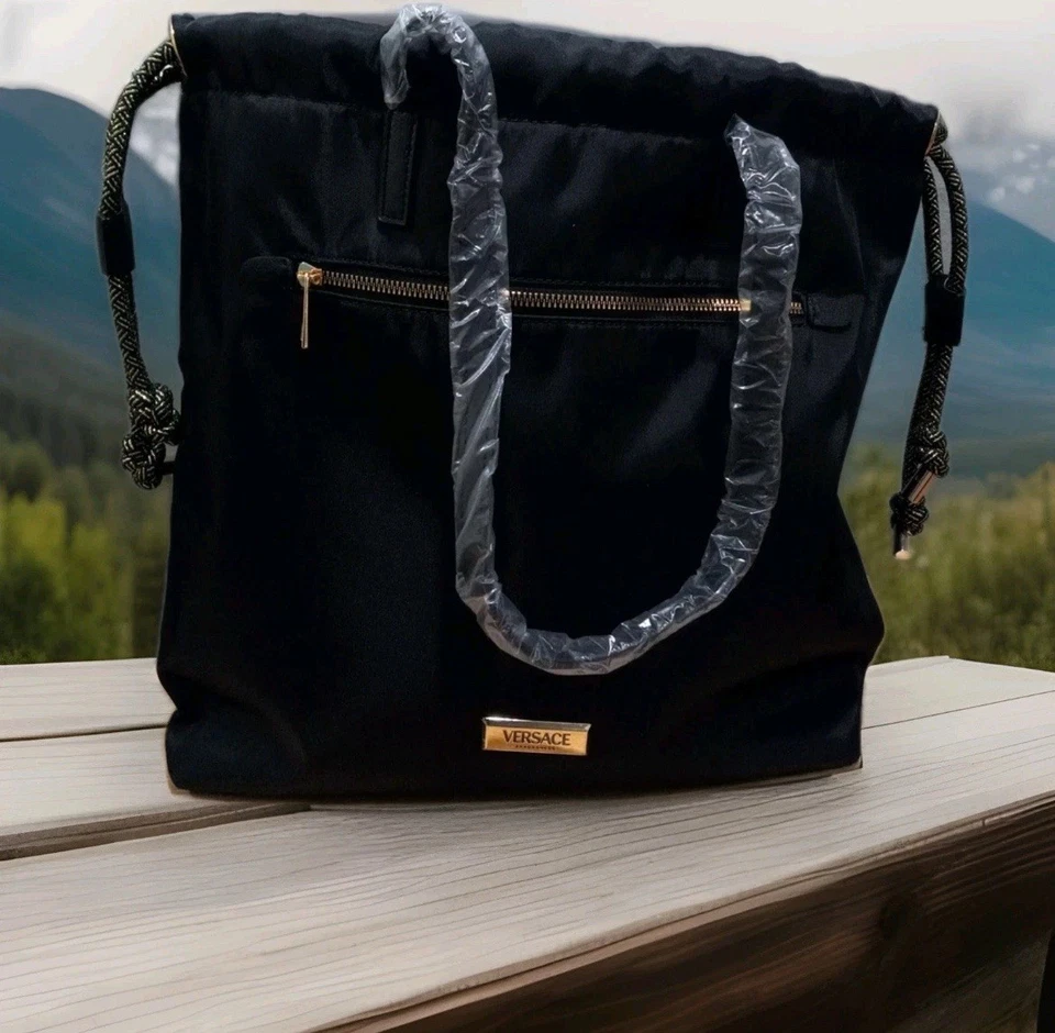 2025 LIMITED EDITION WOMENS VERSACE BAG TRAVEL, WORK, COLLEGE PURSE BLACK / GOLD - Image 1 of 1