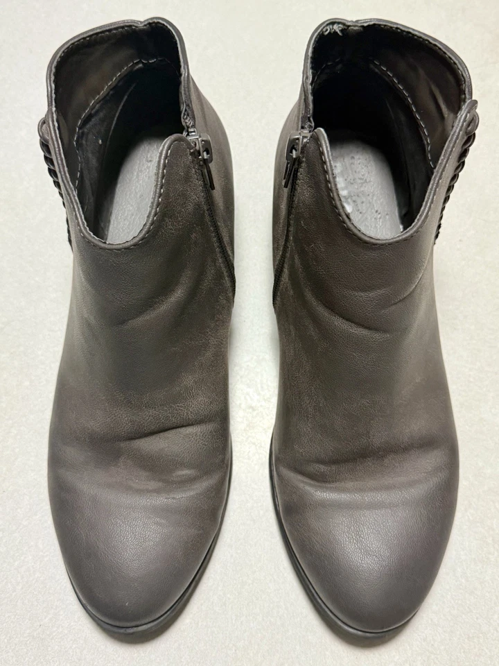 MIA Jaice 踝素食皮革深灰色低跟切尔西靴 8.5 针口音 — 第 1/4 张图片
