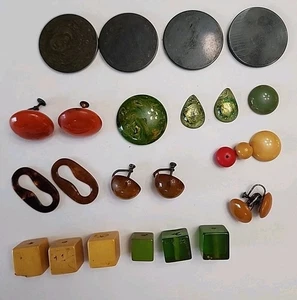 Vintage Lot Of Bakelite Bits And Pieces, Earrings, Flat Disks, Square/Round Bead - Bild 1 von 6