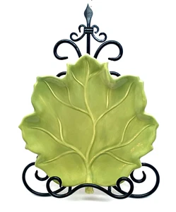 Set of 7 Hand Painted Avellino Celery Green Leaf Shaped Plates. - Picture 1 of 6