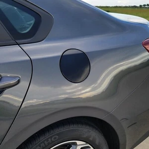 Superposición Blackout para puerta tapa gasolina Kia Forte 2022+ - Imagen 1 de 2