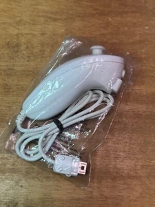 Nintendo Wii White Nunchuk/Nunchuck Controller Official OEM RVL-004, Free Ship - Picture 1 of 6