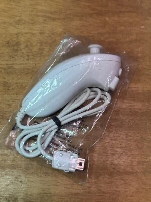 Nintendo Wii White Nunchuk/Nunchuck Controller Official OEM RVL-004, Free Ship - Image 1 of 4