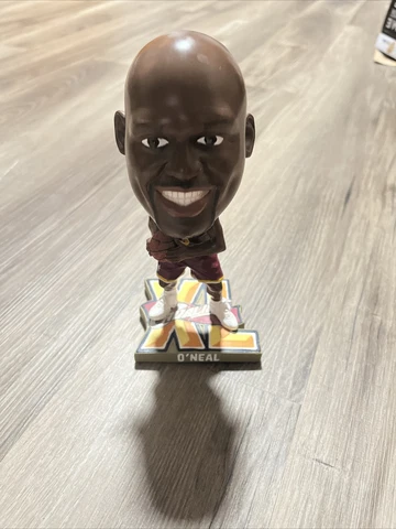 Legends Of The Court shaquille o'neal Cavs Bobblehead LIMITED EDITION of 360 Cover