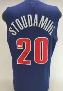 DAMON STOUDAMIRE Signed Arizona Wildcats Custom Jersey (Beckett Certified) - Picture 1 of 5