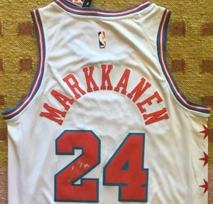 Lauri Markkanen Signed Autograph Chicago Bulls Jersey NBA Arizona - Picture 1 of 3