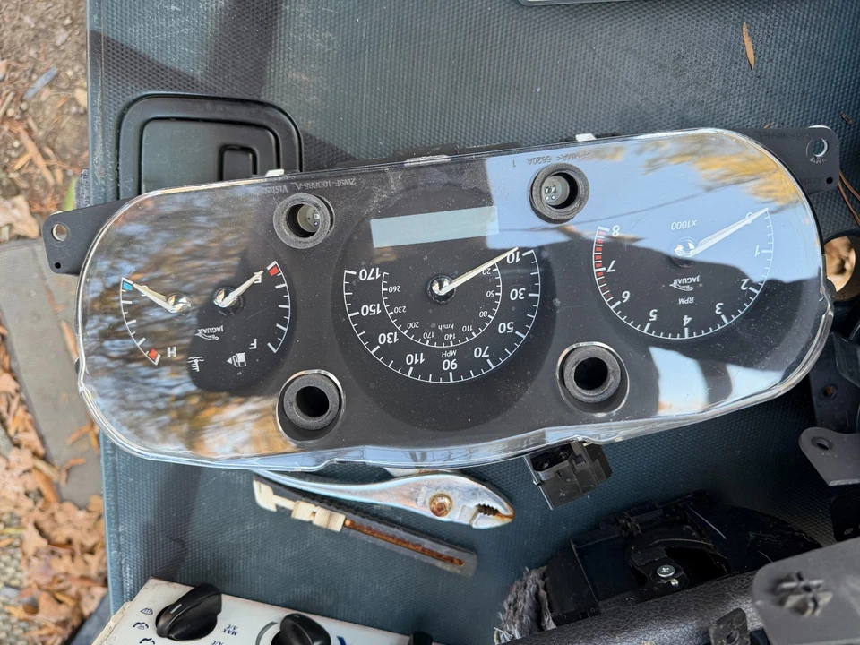 06-09 JAGUAR XJ XJ8 XJ INSTRUMENTO FABRICANTE DE EQUIPOS ORIGINALES VELOCÍMETRO MEDIDOR GRUPO 167000 MILLAS Foto 1 de 3