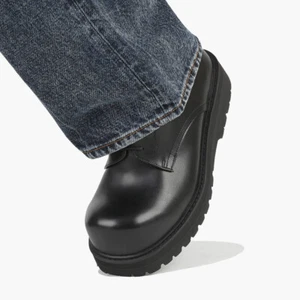 Zapatos Oxford gruesos de plataforma derby Firenze Atelier para hombre cuero negro punta redonda - Imagen 1 de 24
