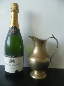 Ein antiker indischer Messingguss Ewer / antiker indischer Messingguss Wasserkrug - Bild 1 von 9