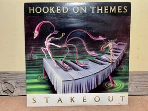 Jazz HOOKED ON THEMES Stakeout LP 1982 SIGNED by John Dote! + Poster VG+ - Picture 1 of 8
