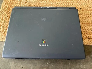 Computadora portátil Sharp PC-3030 de colección como está para piezas sin probar - Imagen 1 de 8