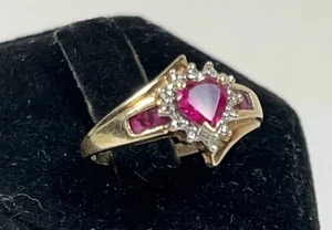 10K Yellow Gold Ruby w/ Diamond Accents Ring Sz 6.5 - 2.40 Grams - Picture 1 of 11