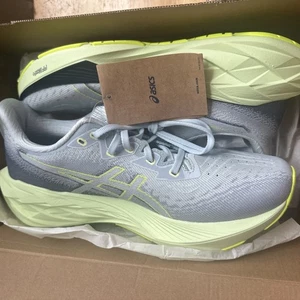 Asics Novablast 4 Shoes Womens 10.5 Blue Expanse Running Sneaker 1012B510 New - Picture 1 of 16