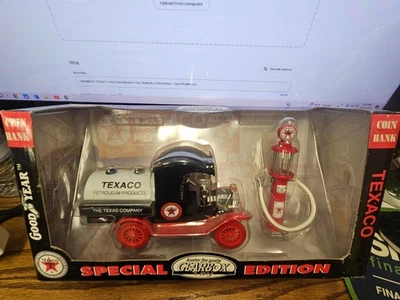 GEARBOX TEXACO 1912 Ford Model T OIL TANKER COIN BANK+GAS PUMP 1:24 BRAND NEW IB - Image 1 of 4