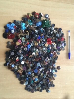 Gros Lot De Boutons Anciens - 800 g - couture Mercerie  Activité Manuelle - Photo 1/4