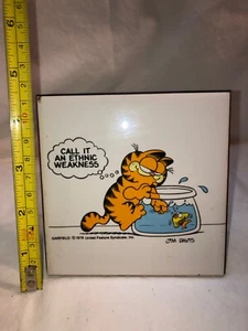 Azulejo placa cerámica Enesco Garfield con soporte 1978 dibujos animados decoración vintage Garfield - Imagen 1 de 11