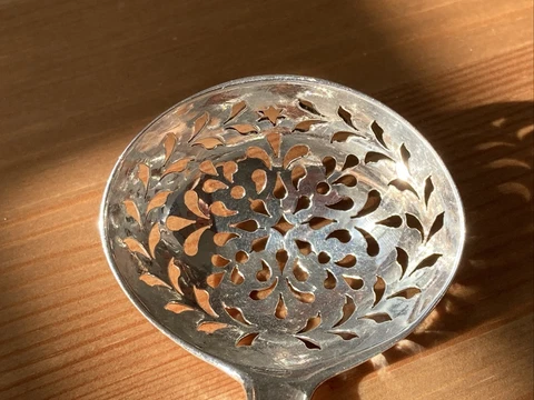 1828 Silver Sugar Sifter Ladle By William Chawner (27 grams) Cover
