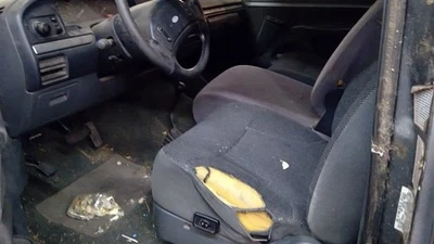 Bisagra del capó derecho del pasajero de 8501 PBV para camioneta Ford F250 80-97 1238259 Foto 1 de 4