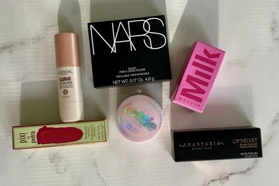 Juego de maquillaje de marca de alta gama y confianza: 6 piezas nuevas sin abrir para ojos, labios y mejillas Foto 1 de 4