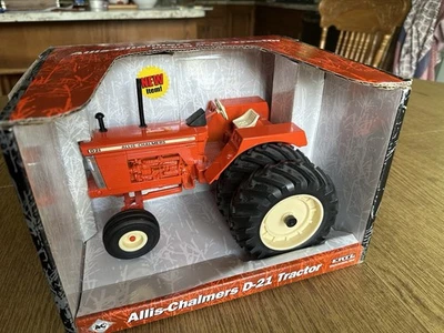 Allis Chalmers D-21 Tractor with duals.  2002 Ertl edition. - Image 1 of 4