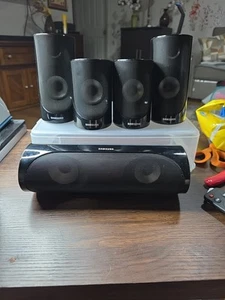 Altavoces envolventes de cine en casa Samsung (2) PS-JS1-1 (2) PS-JS2-1 (1) PS-JC2-1 - Imagen 1 de 20