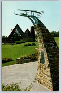 Silver Dart Monument, Alexander Bell Museum, Baddeck, Cape Breton NS Postcard - Picture 1 of 2