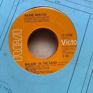 Wayne Newton-Walkin' In The Sand Vinyl 45RPM VG+ R46 - Picture 1 of 2