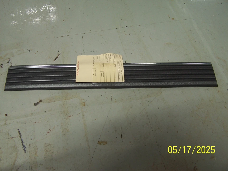 1991 - 92 GMC Sonoma S-15 Gray Side Moulding 15630012 OEM NOS Genuine GM - Image 1 of 1