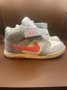 SELTENE babyblaue Nike Schuhe mit rosa Schnürsenkeln Jugend 5Y - Bild 1 von 4