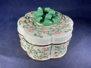 E5-88 LENOX FIGURINE - COVERED BOX - COMFY COZY - 2 PIECE - 4.6” WIDE - NO BOX - Picture 1 of 6