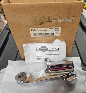 OEM Harley Davidson Rear Chrome Brake Caliper Bracket NOS Softail FLST 42048-06 - Foto 1 di 11