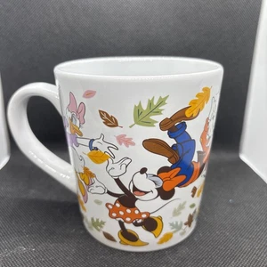 Taza de café Disney Mickey And Friends Harvest Hoopla marcas Zrike de R Squared - Imagen 1 de 9
