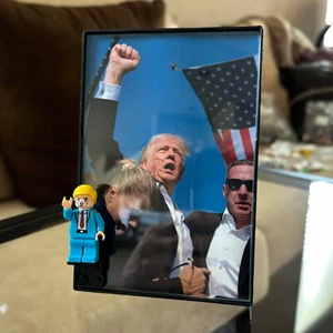 Donald Trump Make America Great Again Minifigure & Frame 4X6 - Picture 1 of 3
