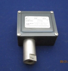 Pressostato United Electric J7 218 - Foto 1 di 3
