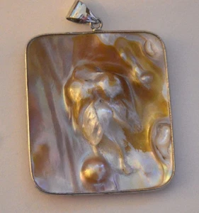 Freshwater Mother of Pearl Pendant , Baroque Pearl in  .925 Silver mount - Picture 1 of 3