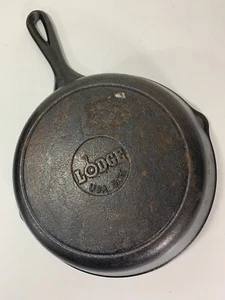 Preowned Lodge Cast Iron Skillet 5sK Usa 8โ Pan ๐ณ Double Spout - Picture 1 of 4