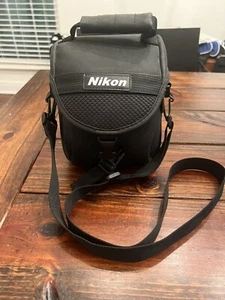 Vintage Nikon Camera Bag 5506 Black Approx 6"wide x5.5"depth x 7” Height - Picture 1 of 4